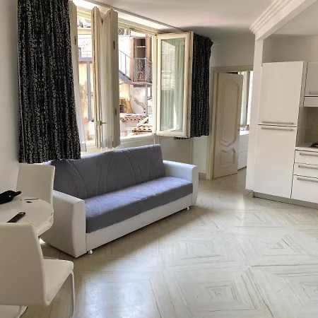 Rome Accomodation Apartman *